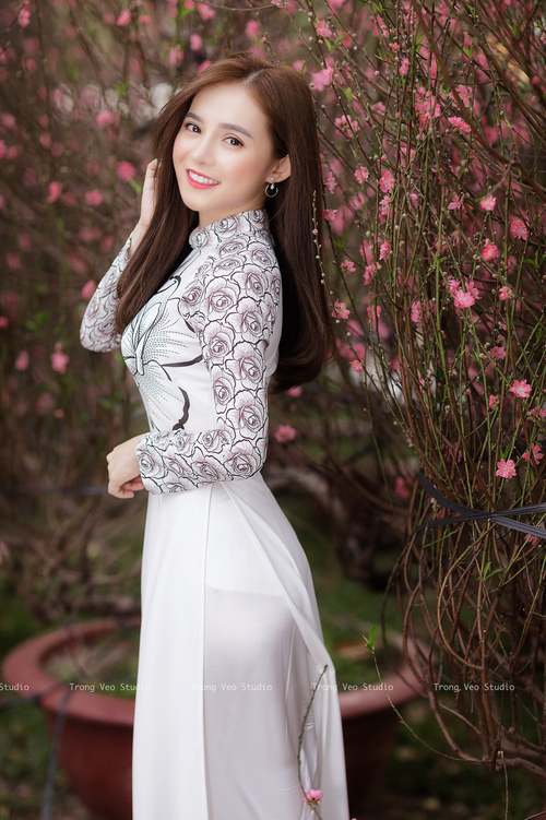 中国篮球新星崭露头角，年轻球员成为关注焦点，中国篮球年轻好苗子