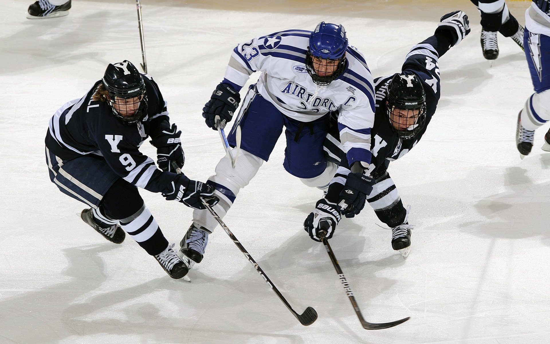 AYX体育官网-未来技术：智能穿戴设备为球员提供全方位训练数据，智能穿戴领域